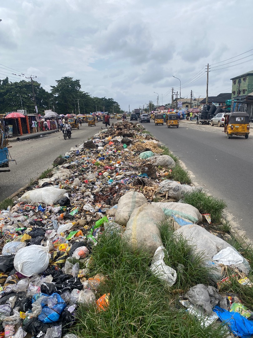 Overflowing refuse dump along LASU road - Photo 1